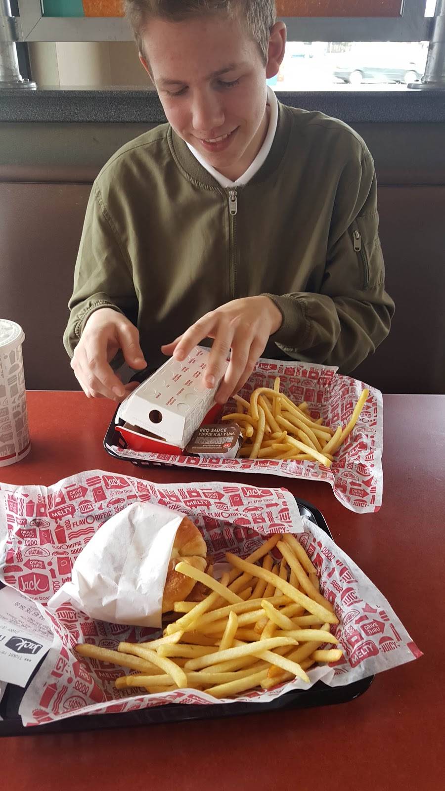 Jack in the Box | restaurant | 8504 Hipkins Rd SW, Lakewood, WA 98498, USA | 2539840661 OR +1 253-984-0661