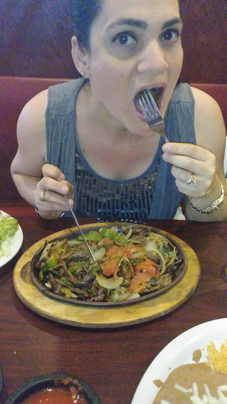 Nopal En La Dixie | restaurant | Shively, KY 40216, USA | 5027854090 OR +1 502-785-4090