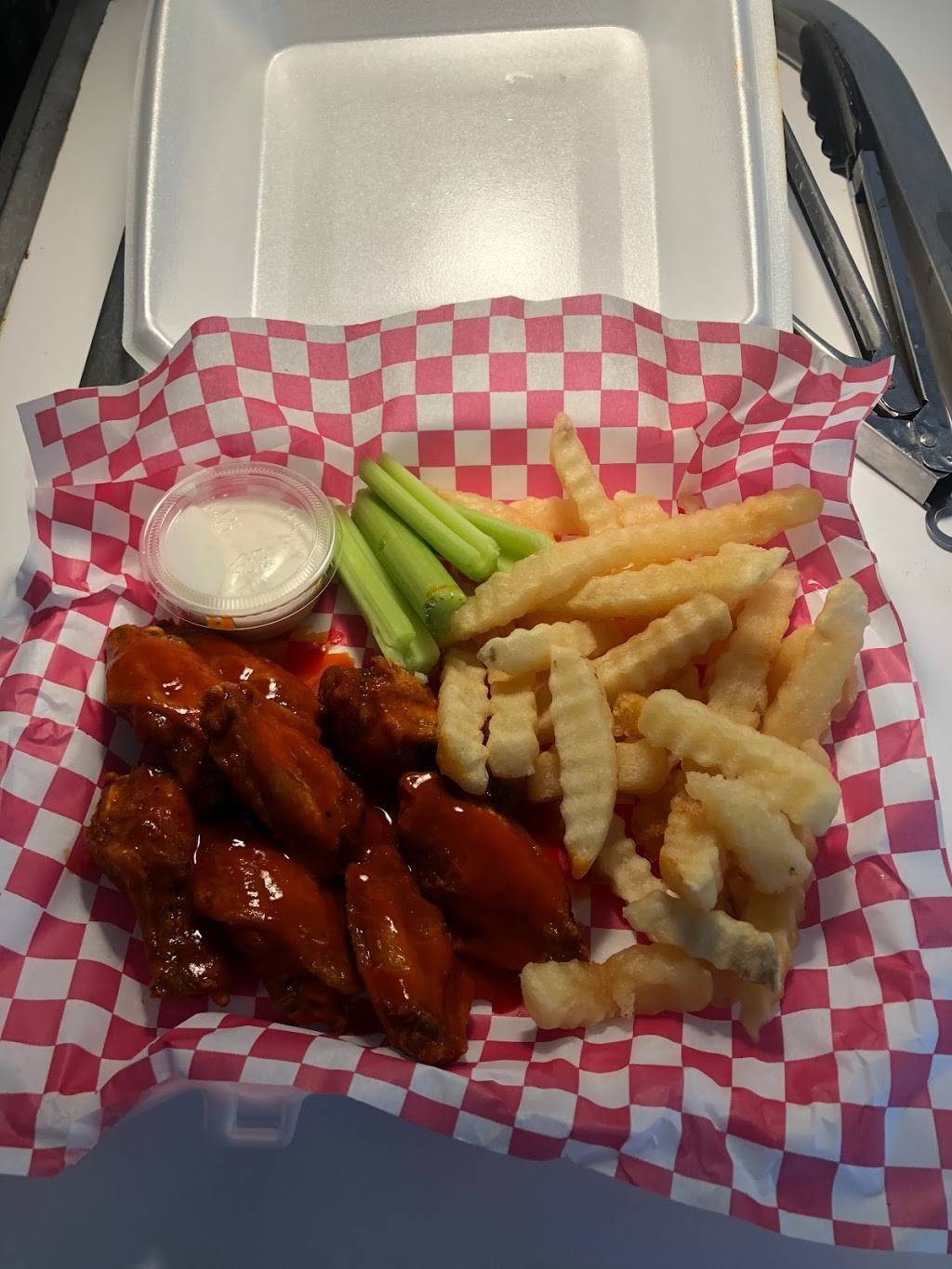 Shinky Wings | restaurant | 151 N Main St B, Winchester, KY 40391, USA | 8593108140 OR +1 859-310-8140