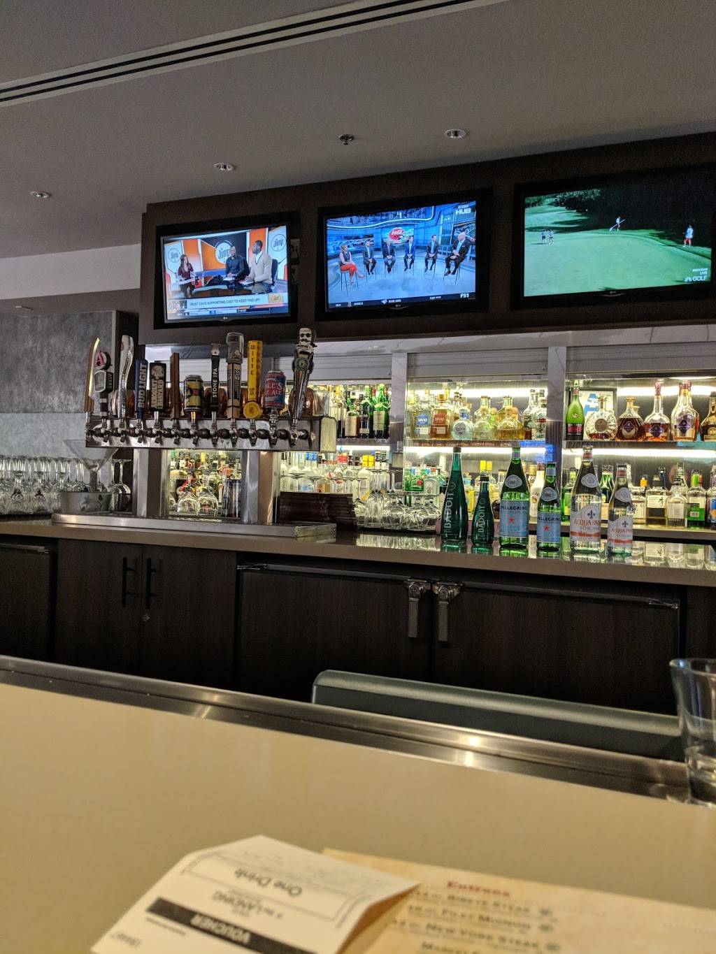 Century Taproom | restaurant | 5985 W Century Blvd, Los Angeles, CA 90045, USA | 3106427500 OR +1 310-642-7500