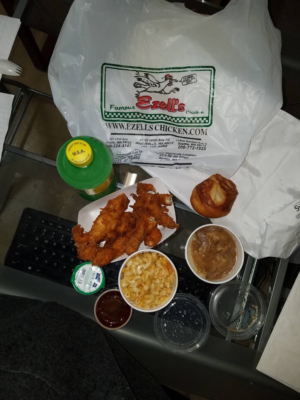 Ezells Famous Chicken | restaurant | 501 23rd AVE (23rd &, E Jefferson St, Seattle, WA 98122, USA | 2063244141 OR +1 206-324-4141