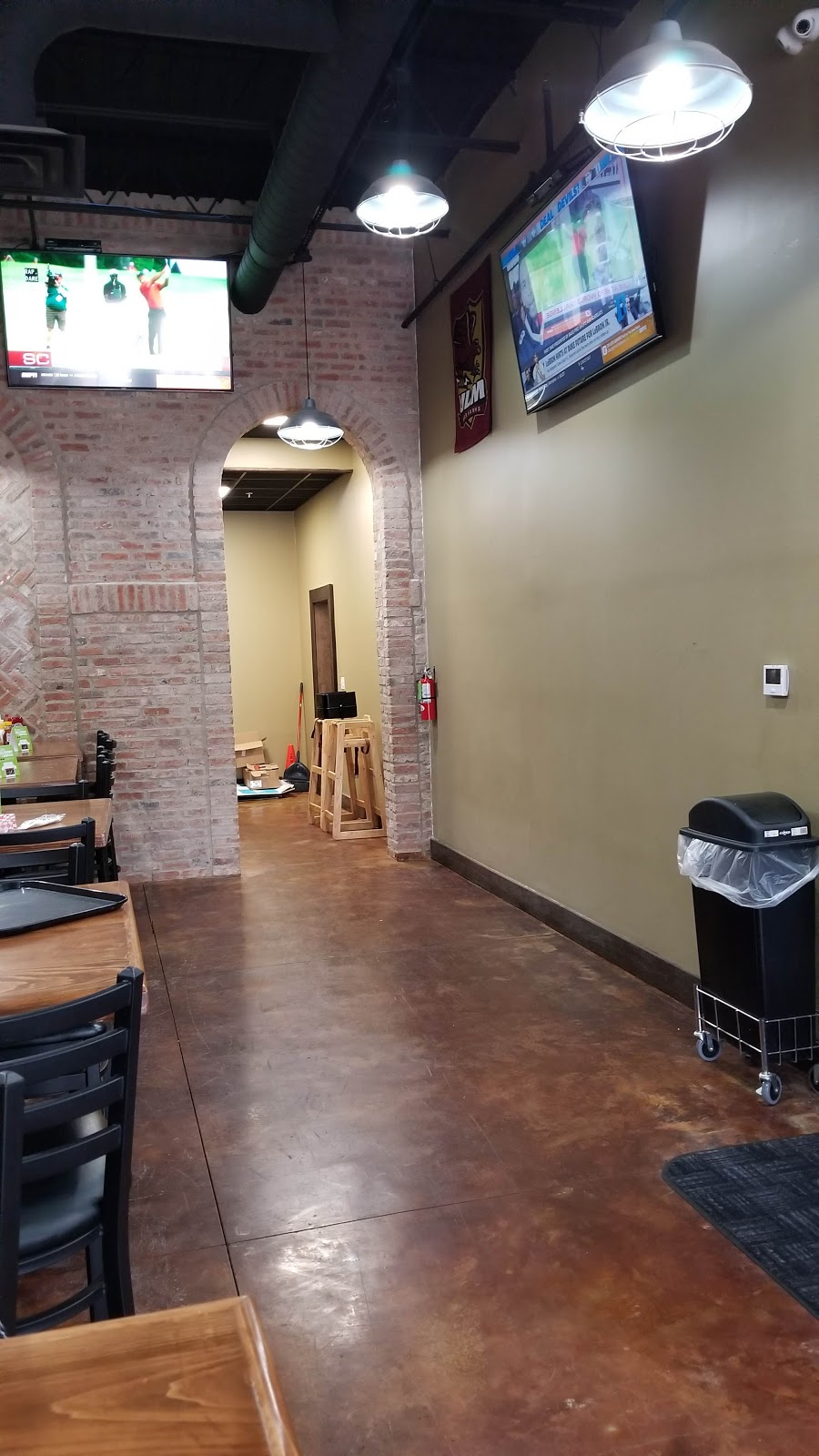 Geaux Wings | restaurant | 3600 Desiard Street, Monroe, LA 71203, USA | 3188165110 OR +1 318-816-5110