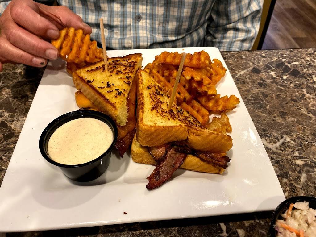 Muddy Cow - Hutchinson | restaurant | 35 3rd Ave SE, Hutchinson, MN 55350, USA | 3204558034 OR +1 320-455-8034