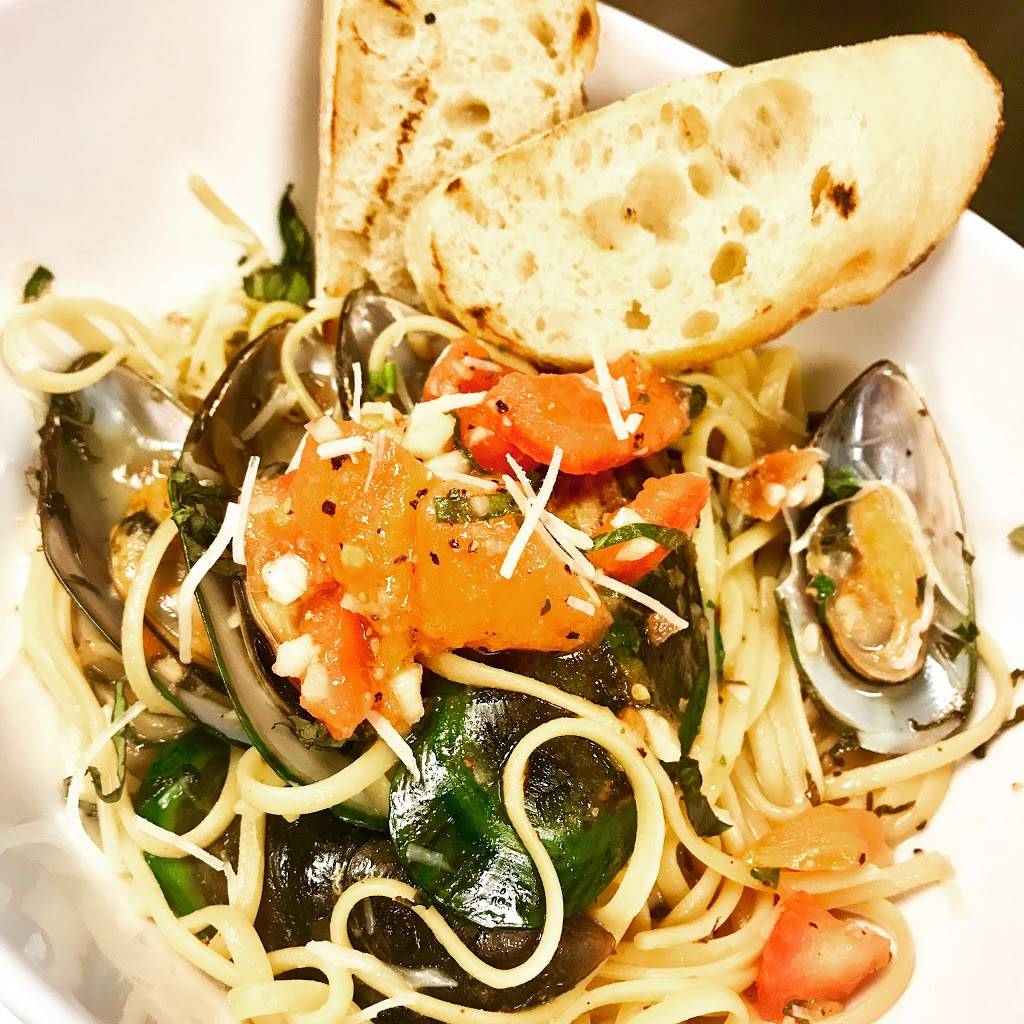 Lukes on Front | restaurant | 28693 Old Town Front St #402, Temecula, CA 92590, USA | 9516999900 OR +1 951-699-9900