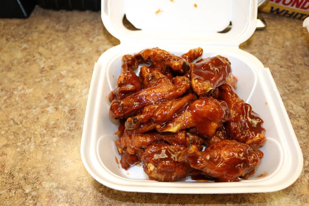 Mighty Wings | restaurant | 53 W Vine St, Kissimmee, FL 34741, USA | 4078464313 OR +1 407-846-4313