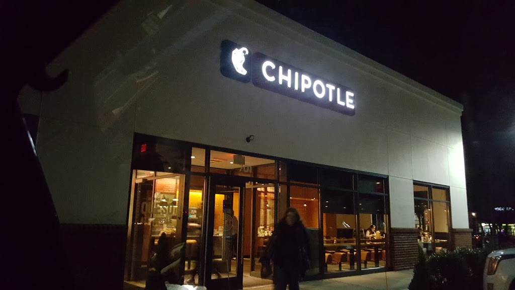 Chipotle Mexican Grill | restaurant | 701 Bridgeport Ave, Shelton, CT 06484, USA | 2032252766 OR +1 203-225-2766