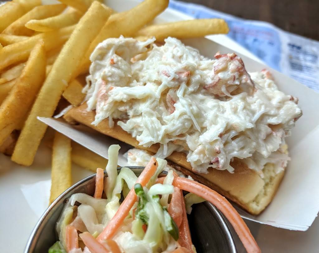 Legal Sea Foods | restaurant | The Street, 55 Boylston St, Chestnut Hill, MA 02467, USA | 6172777300 OR +1 617-277-7300