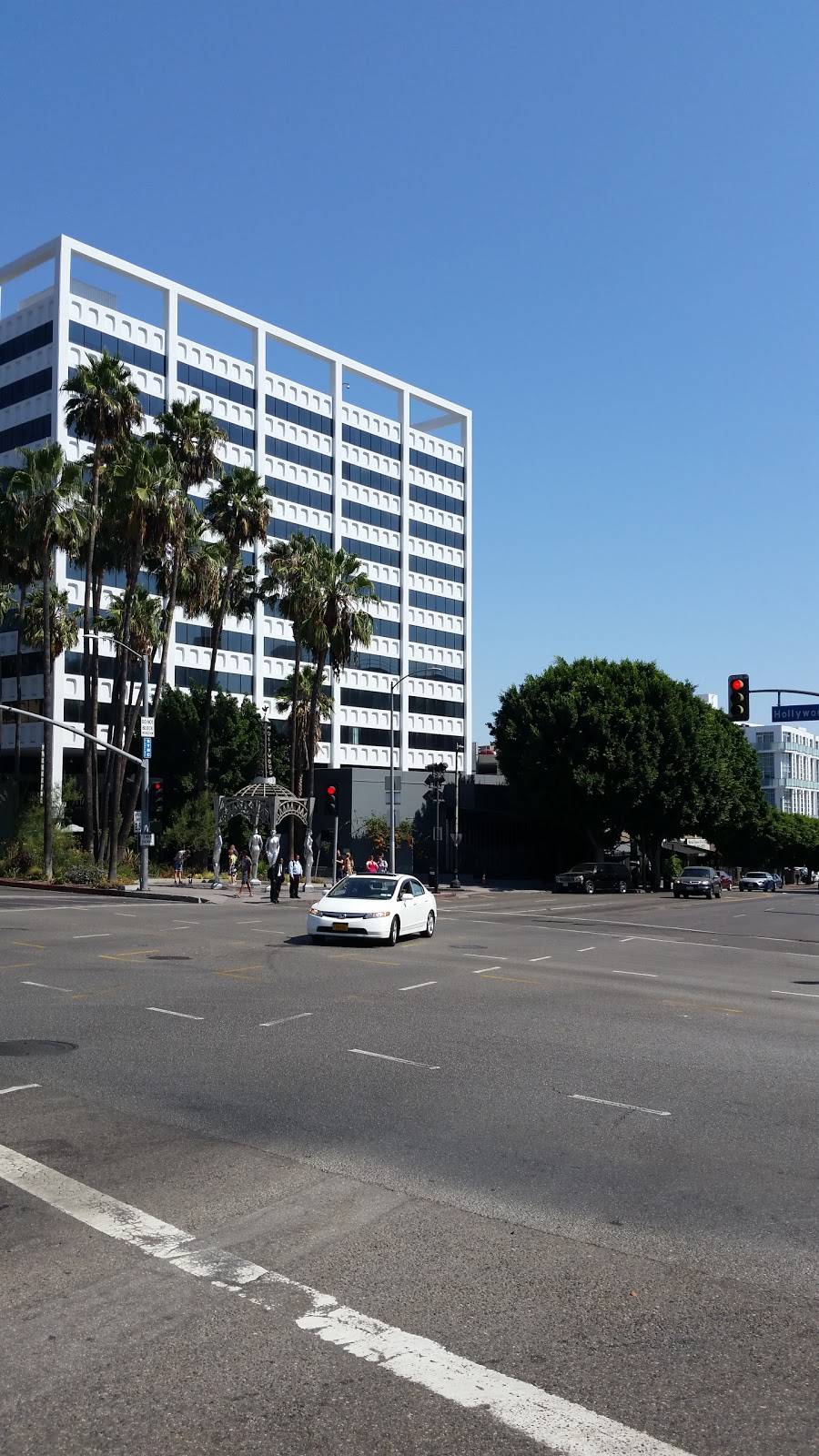 Raffallos Pizza | meal delivery | 1657 N La Brea Ave, Los Angeles, CA 90028, USA | 3238514022 OR +1 323-851-4022