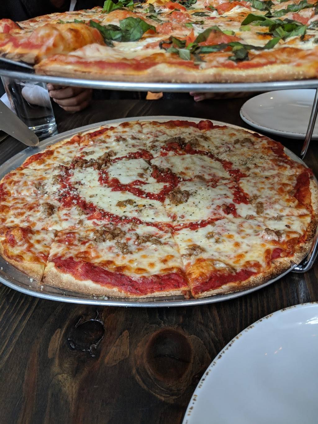 Streeterville Pizzeria & Tap | restaurant | 355 E Ohio St, Chicago, IL 60611, USA | 3126313877 OR +1 312-631-3877