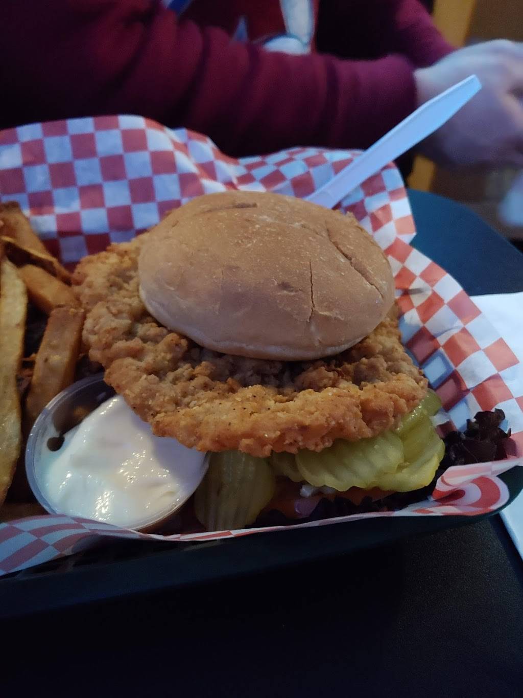 Dundee’s Place Bar and Grill | restaurant | 7024 Maple St, Omaha, NE 68104, USA | 4025024830 OR +1 402-502-4830