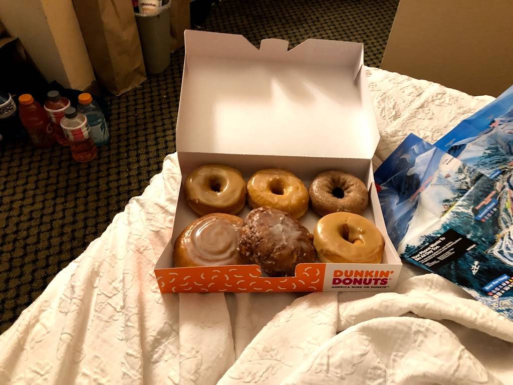 Dunkin | bakery | 120 Blue River Pkwy, Silverthorne, CO 80498, USA | 9704680520 OR +1 970-468-0520