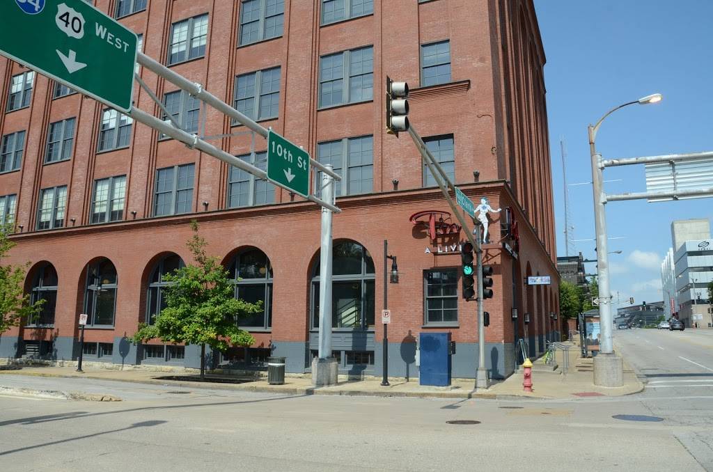 Tin Roof | restaurant | 1000 Clark Ave, St. Louis, MO 63102, USA | 3142405400 OR +1 314-240-5400