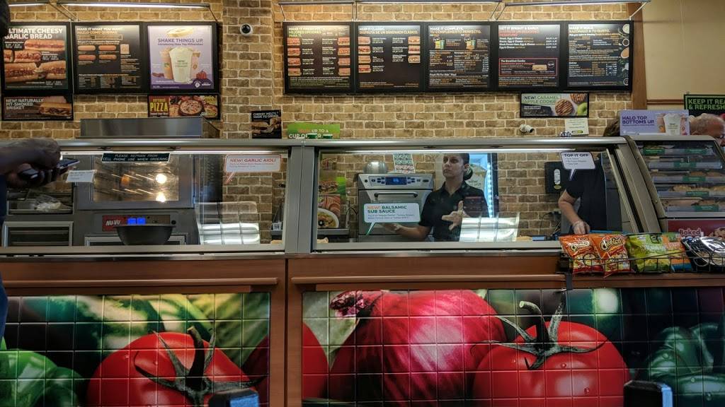 Subway | meal takeaway | 1050 Gateway Blvd Suite 102, Boynton Beach, FL 33426, USA | 5612004721 OR +1 561-200-4721
