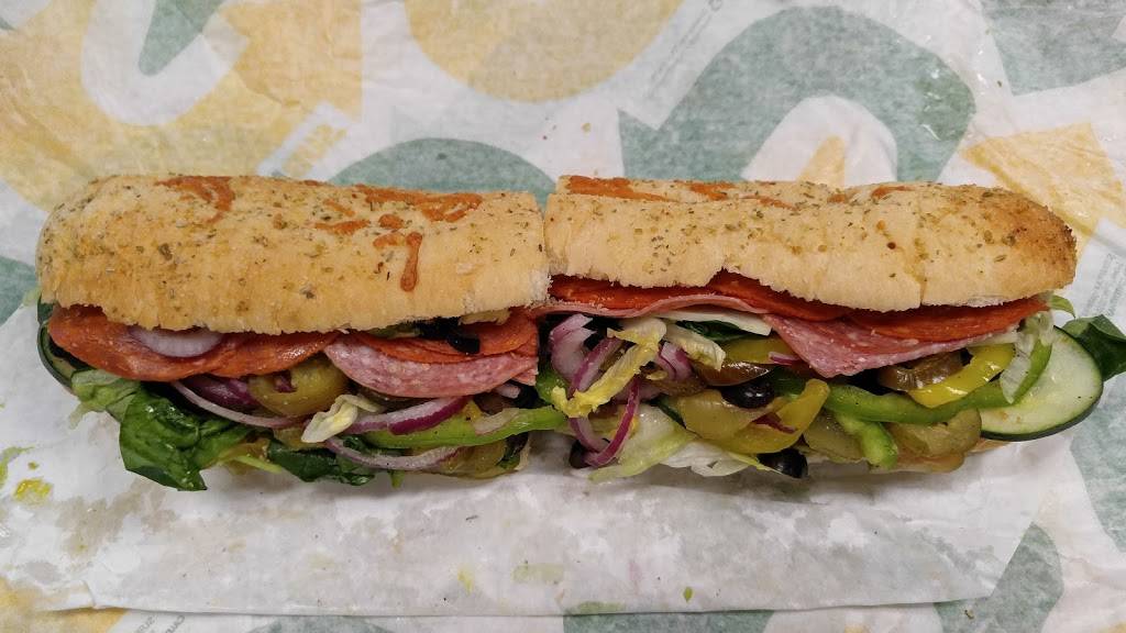 Subway | restaurant | 490 Park St, Beaumont, TX 77701, USA | 4098337827 OR +1 409-833-7827