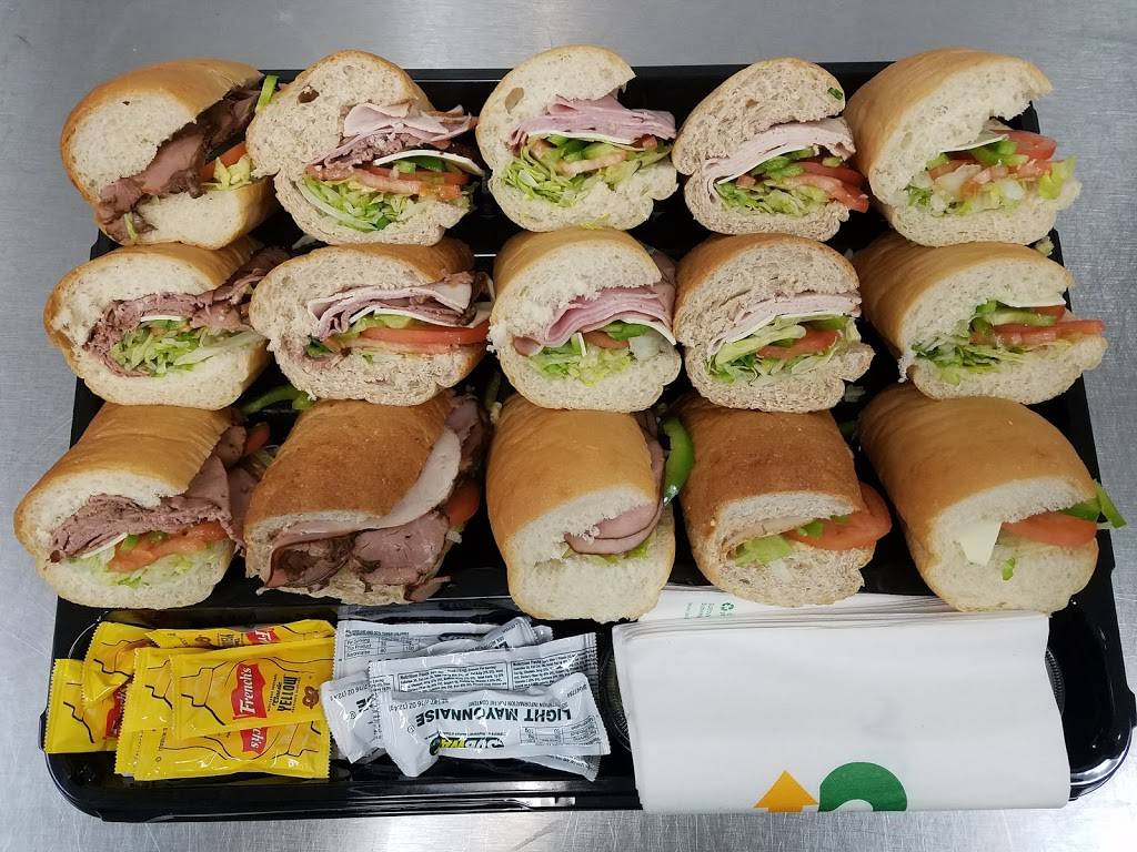 Subway Restaurants | restaurant | 2505 N Oak Dr, Plymouth, IN 46563, USA | 5749362786 OR +1 574-936-2786
