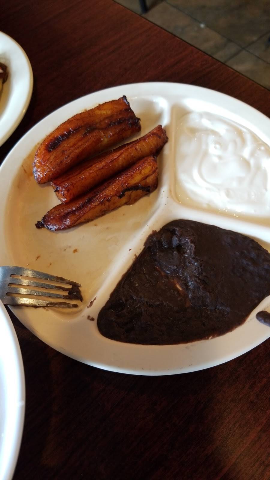 Pupuseria Lilian | restaurant | 2410 W Miller Rd, Garland, TX 75041, USA | 9728402952 OR +1 972-840-2952