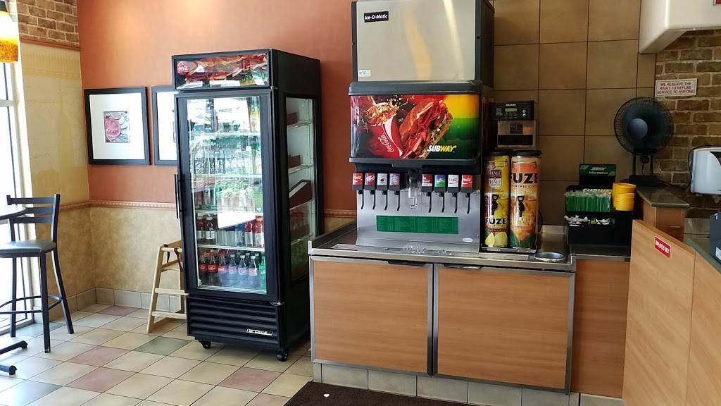 Subway | restaurant | 1665 Retherford St, Tulare, CA 93274, USA | 5596882191 OR +1 559-688-2191