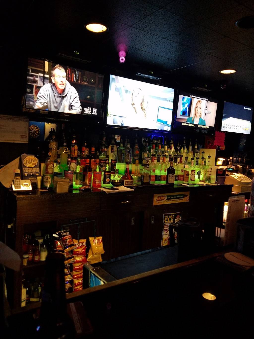 Inn Cahoots Bar | restaurant | 7525 Broadview Rd, Seven Hills, OH 44131, USA | 4408826669 OR +1 440-882-6669