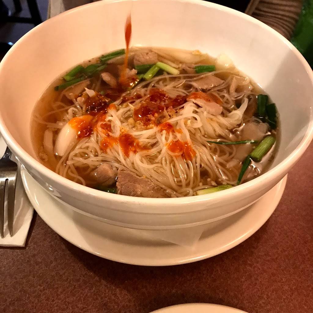 Kin Khao Thai and Sushi | restaurant | 607 E Lincolnway, Valparaiso, IN 46383, USA | 2192998268 OR +1 219-299-8268