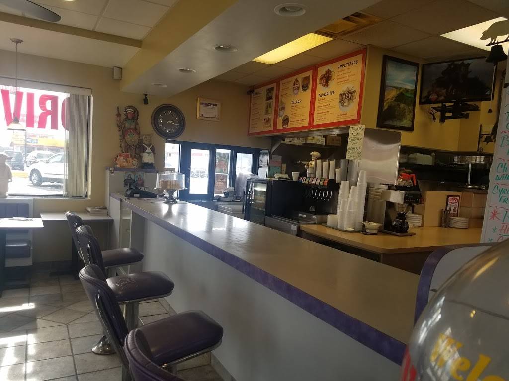 Kings Deli | restaurant | 21515 Gratiot Ave, Eastpointe, MI 48021, USA | 5867732500 OR +1 586-773-2500