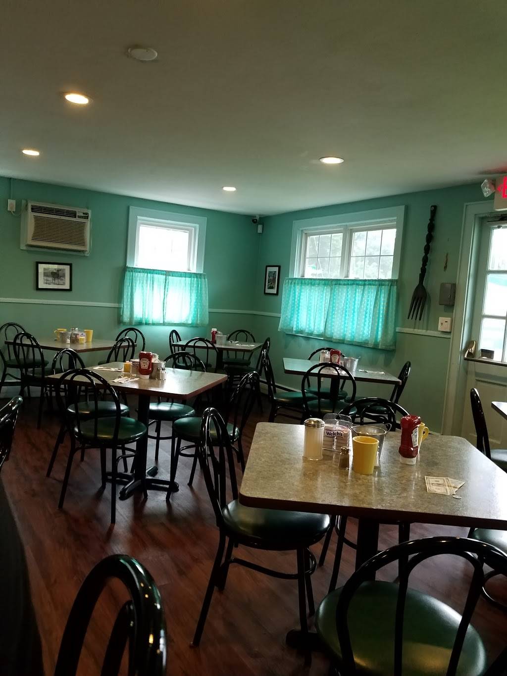 Charlies Homestyle Diner | restaurant | 600 Daniel Webster Hwy, Merrimack, NH 03054, USA | 6032625693 OR +1 603-262-5693