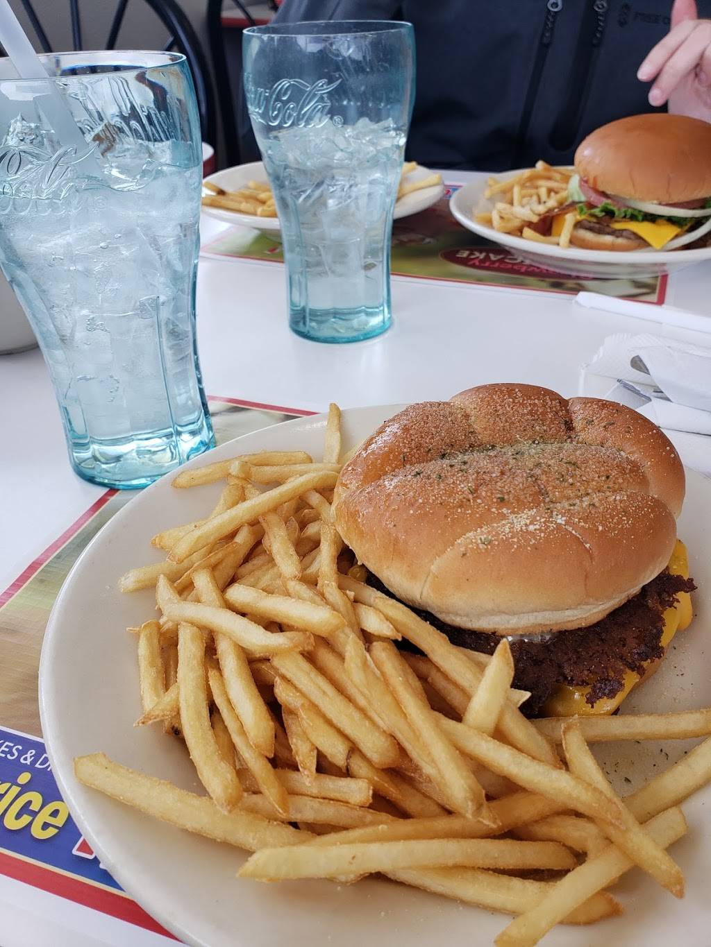 Steak n Shake | restaurant | 3488 Alpine Ave NW, Grand Rapids, MI 49544, USA | 6167857082 OR +1 616-785-7082