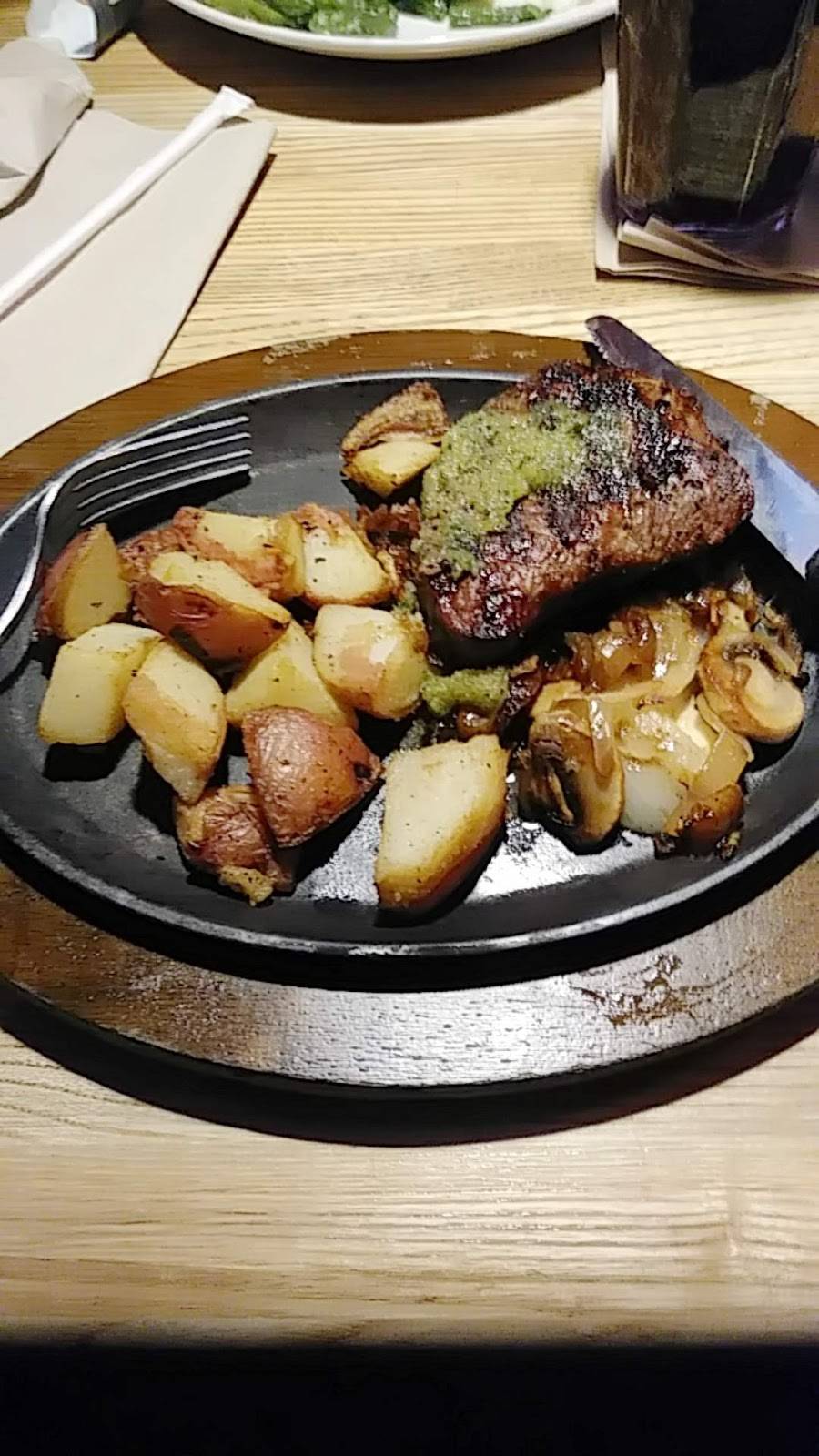 Applebees Grill + Bar | restaurant | 1000 Tharp Rd, Yuba City, CA 95993, USA | 5308229566 OR +1 530-822-9566