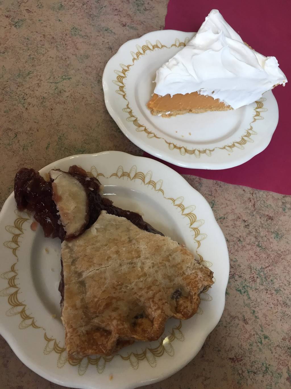 Cooks Corner | restaurant | 3998 N Bowling Green Poland Rd, Poland, IN 47868, USA | 8129863245 OR +1 812-986-3245