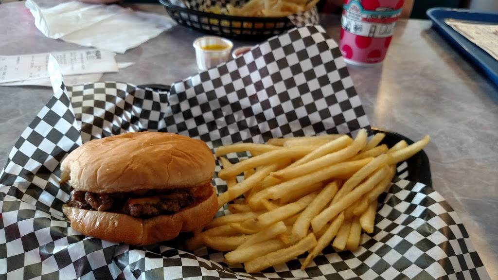 Pixie Restaurant | restaurant | 302 N Mission St, Mt Pleasant, MI 48858, USA | 9897727494 OR +1 989-772-7494