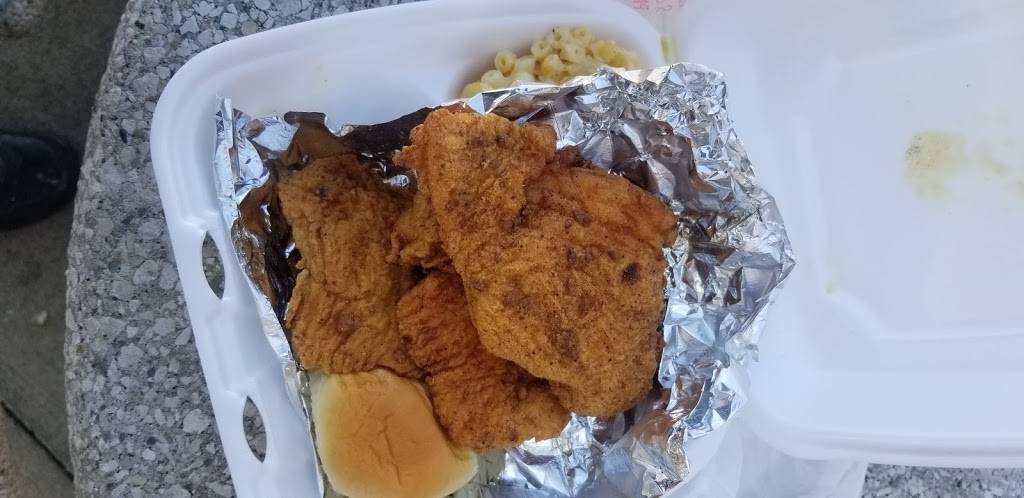 Chippers Seafood, Steaks & Melts | restaurant | 1245 Som Center Rd, Mayfield Heights, OH 44124, USA | 4406834575 OR +1 440-683-4575