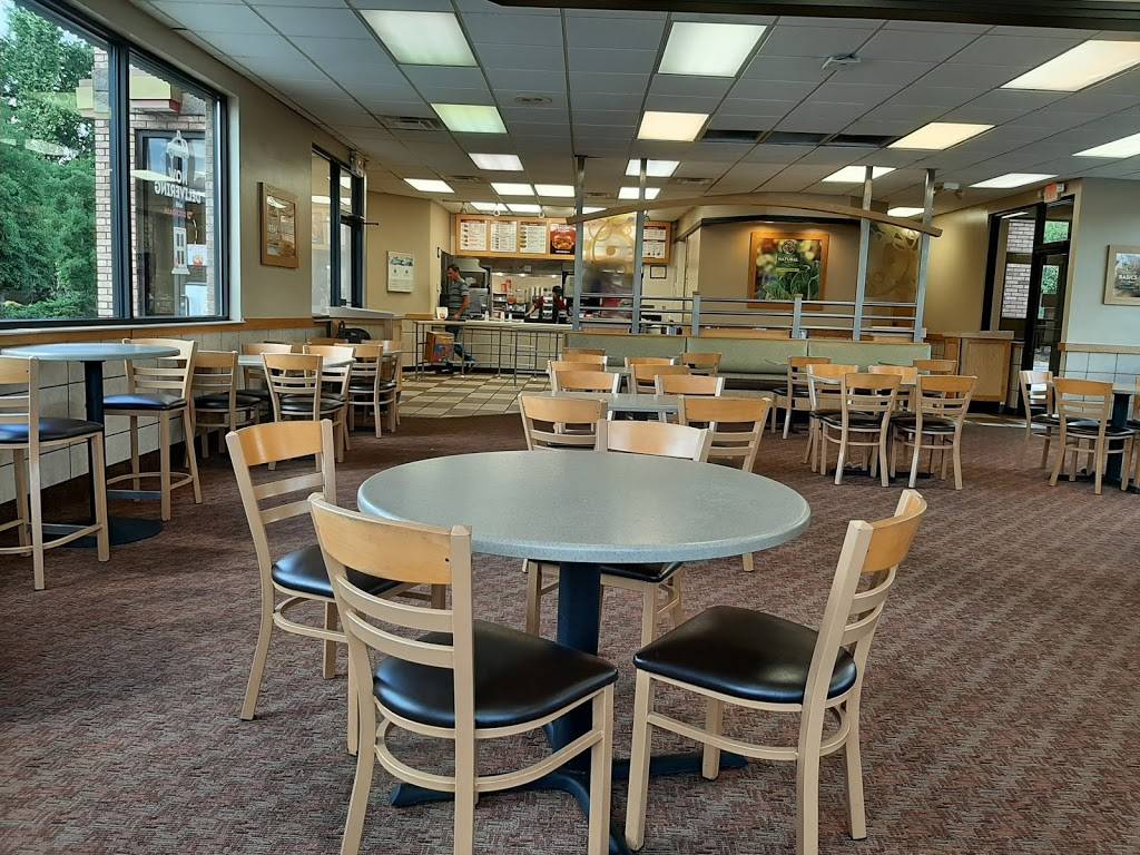 Wendys | restaurant | 579 Cahaba Valley Rd, Pelham, AL 35124, USA | 2059854443 OR +1 205-985-4443