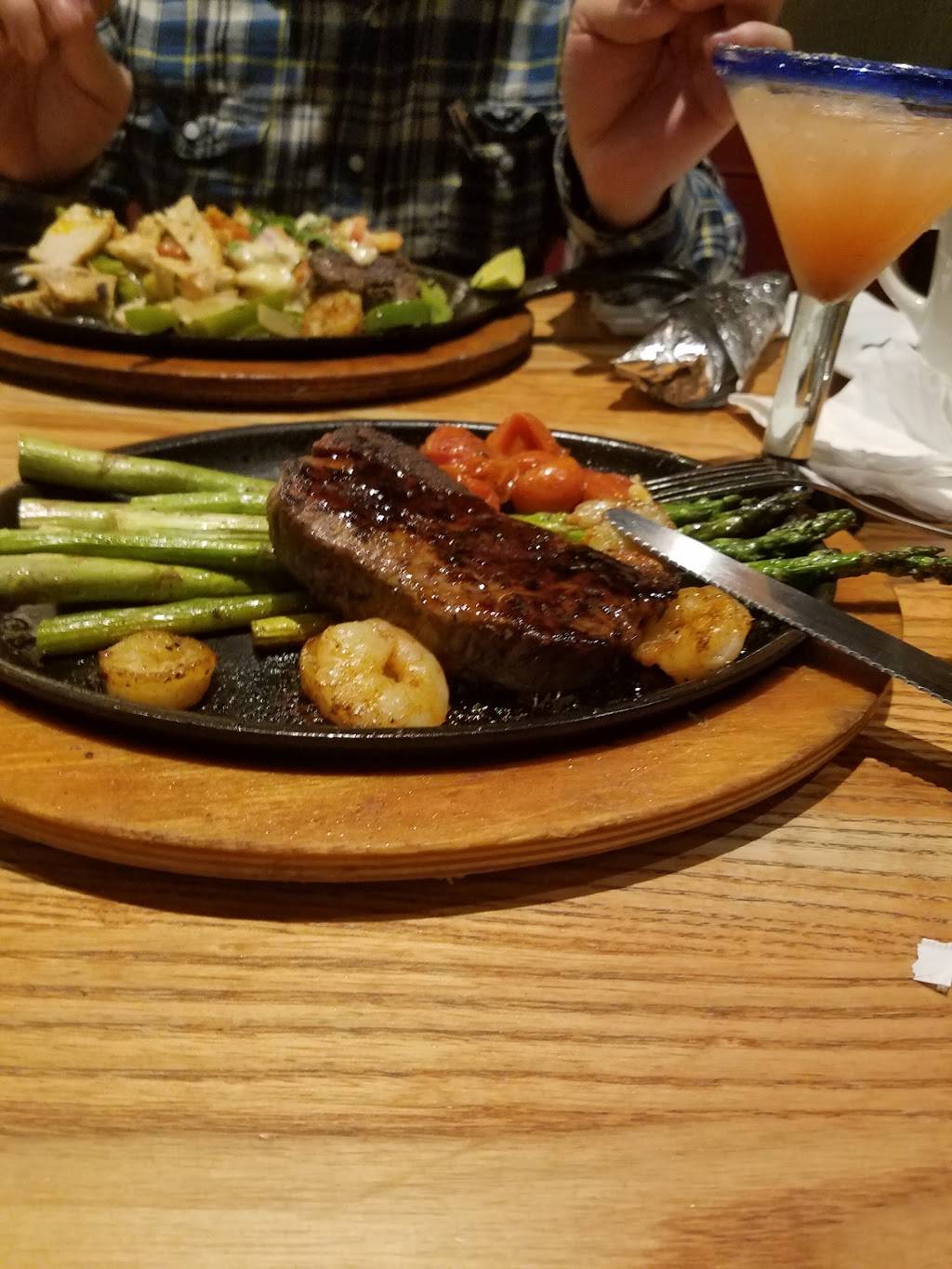 Chilis Grill & Bar | meal takeaway | 119 N, 12th Ave, Hanford, CA 93230, USA | 5595891077 OR +1 559-589-1077