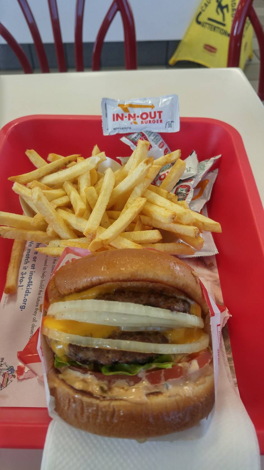 In-N-Out Burger | restaurant | 575 W Clover Rd, Tracy, CA 95376, USA | 8007861000 OR +1 800-786-1000