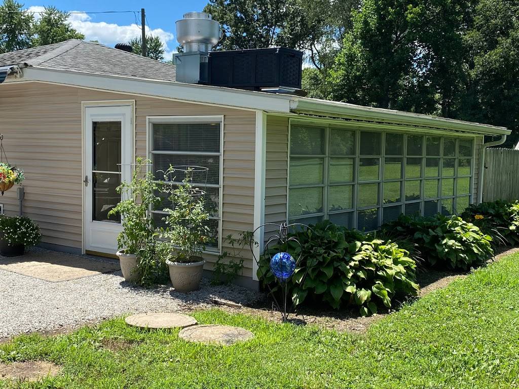 Front Porch Foodies | restaurant | 5448 N Clinton St, Terre Haute, IN 47805, USA | 8129171890 OR +1 812-917-1890