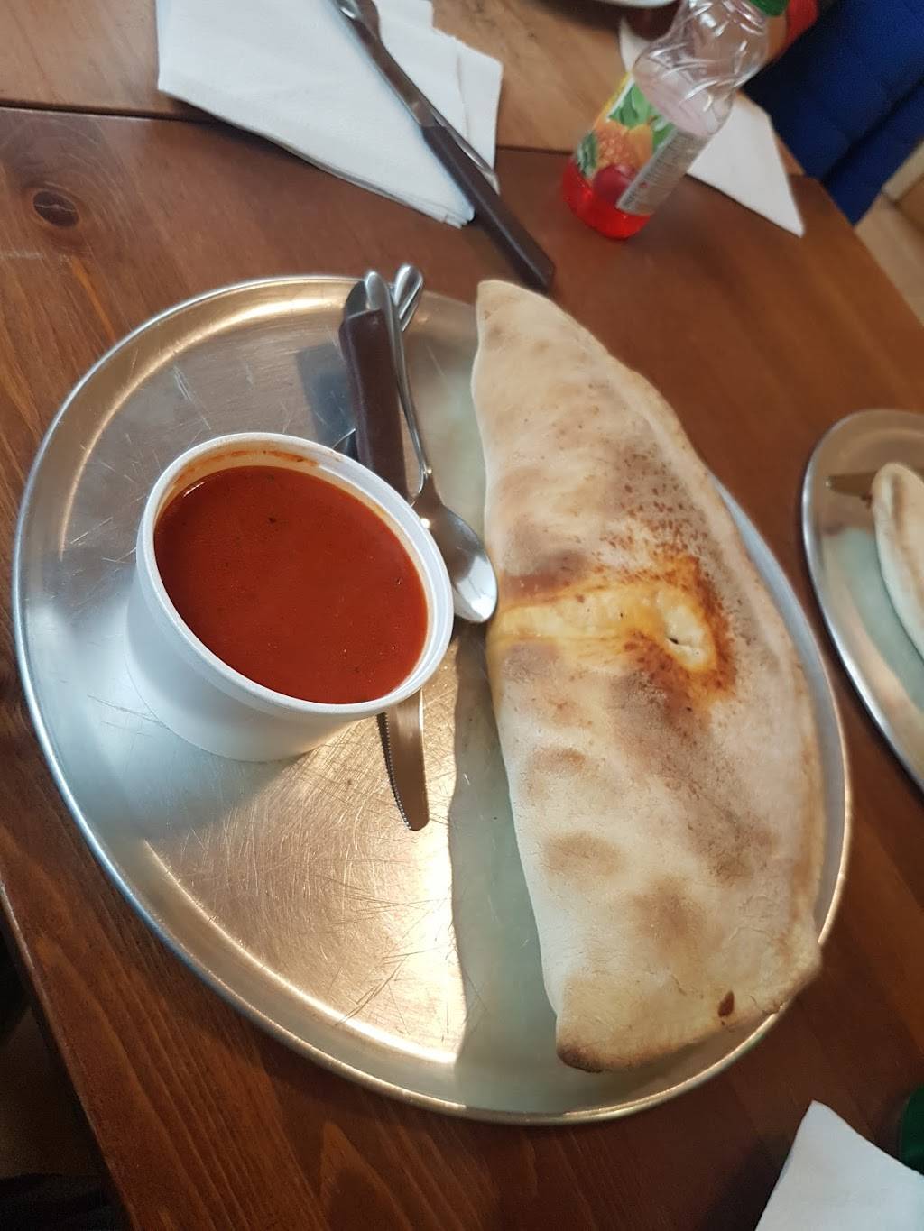 Alfredos Place | restaurant | 931 Fennell Ave E, Hamilton, ON L8V 1W9, Canada | 9053833555 OR +1 905-383-3555