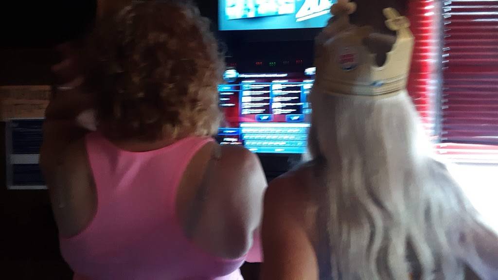 State Line Tavern | restaurant | 51962 E Taggart St, East Palestine, OH 44413, USA | 3304266878 OR +1 330-426-6878