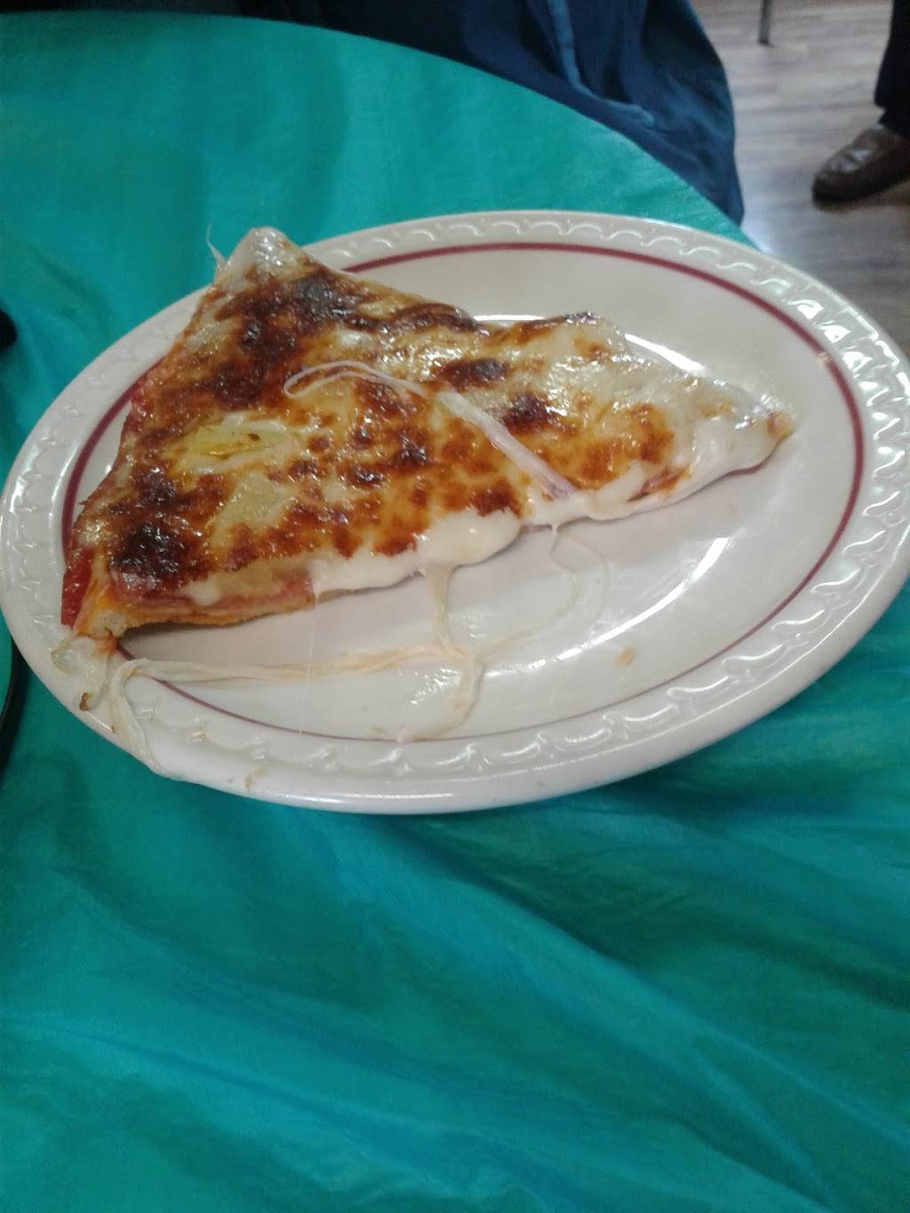 Chets Pizza | restaurant | 21810 E Main St, Huntingdon, TN 38344, USA | 7319869705 OR +1 731-986-9705