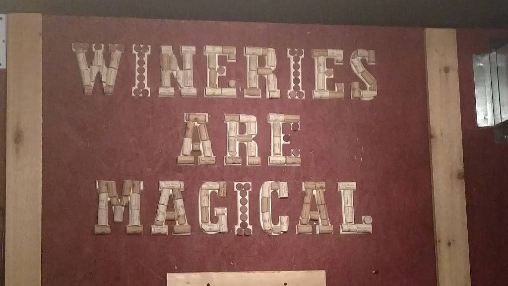 Sand Hollow Winery | restaurant | 12558 Sand Hollow Rd SE, Heath, OH 43056, USA | 7403233959 OR +1 740-323-3959