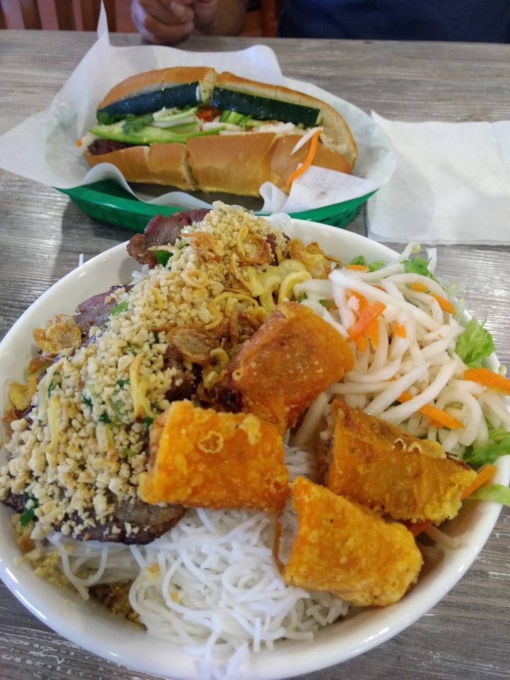 Huong Lan 11 | restaurant | 3757 W Shaw Ave, Fresno, CA 93711, USA | 5592719998 OR +1 559-271-9998