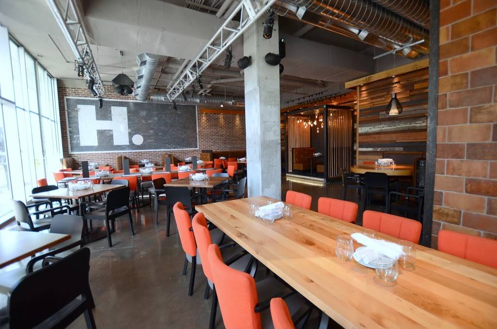 Hunters Landing | restaurant | 82 Fort York Blvd, Toronto, ON M5V 4A6, Canada | 6473526082 OR +1 647-352-6082