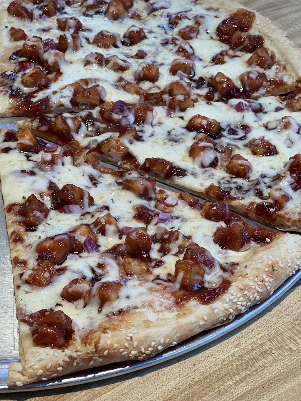 Valentines Pizzeria | restaurant | 239 E 203rd St, The Bronx, NY 10458, USA | 7186187773 OR +1 718-618-7773