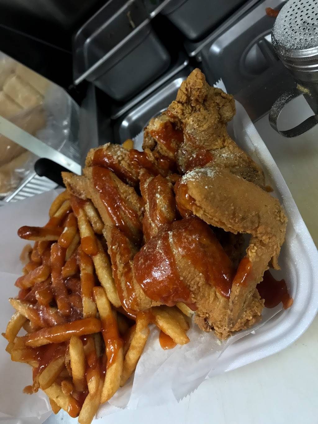 Big Sams Fish & Chicken | restaurant | 2959 W Fulton St, Chicago, IL 60612, USA | 7732651647 OR +1 773-265-1647