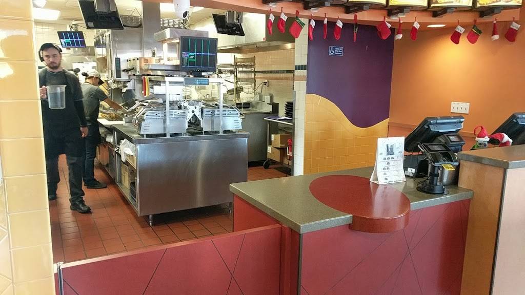 Taco Bell | meal takeaway | 11101 Woodley Ave, Granada Hills, CA 91344, USA | 8183684450 OR +1 818-368-4450