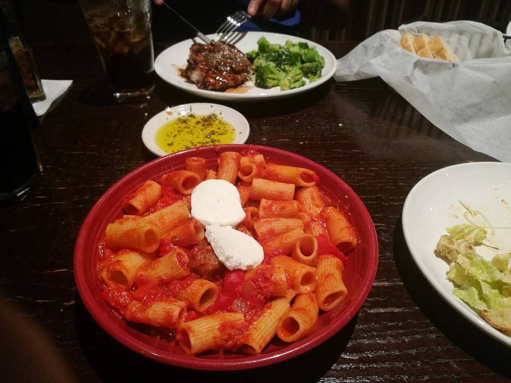 Carrabbas Italian Grill | restaurant | 510 S Cedar Crest Blvd, Allentown, PA 18103, USA | 6104396100 OR +1 610-439-6100