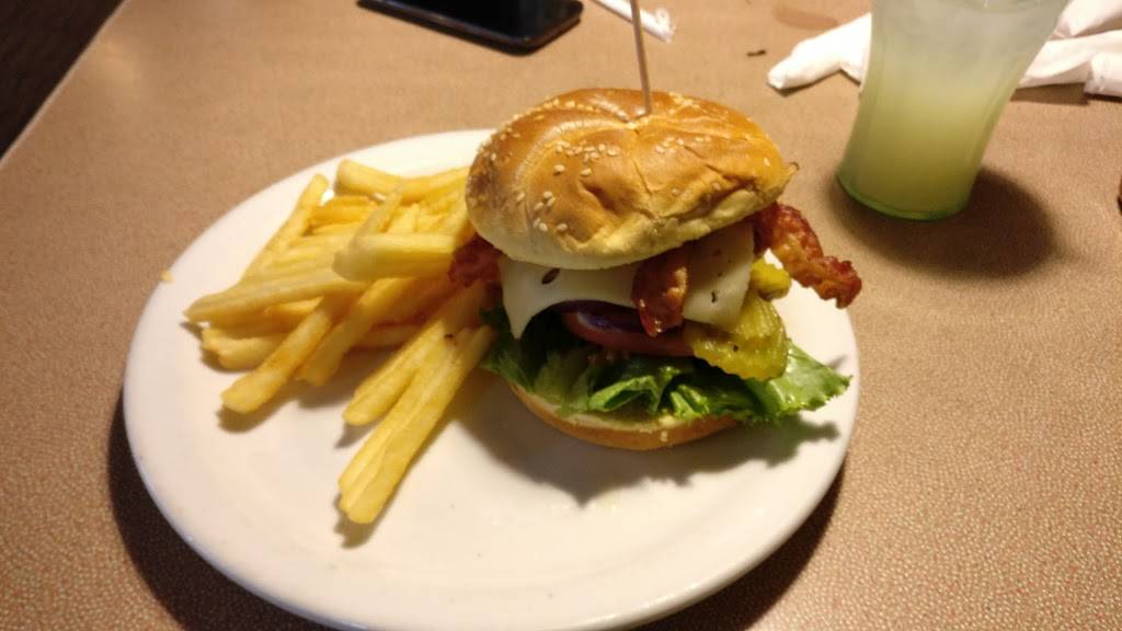 Dennys | restaurant | 17 Algonquin Rd, Arlington Heights, IL 60005, USA | 8475933240 OR +1 847-593-3240