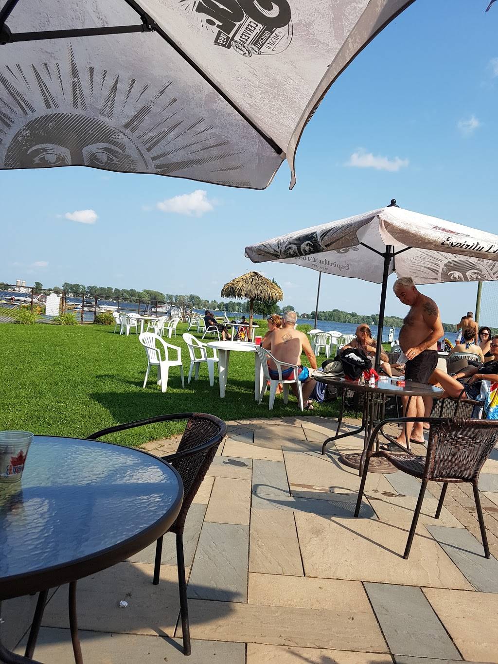 Marina St-Tropez | restaurant | 23 23 39 Av, Saint-Blaise-sur-Richelieu, QC J0J 1W0, Canada | 4502913300 OR +1 450-291-3300