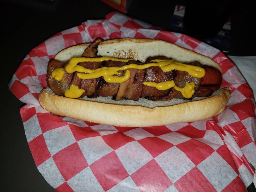 Ugly Dog Sports Cafe | restaurant | 1345 Cortez St, Denver, CO 80221, USA | 3034283600 OR +1 303-428-3600
