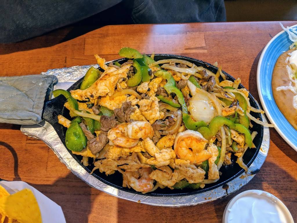 Cocina De Carlos | restaurant | 27072 Carronade Dr, Perrysburg, OH 43551, USA | 4198720200 OR +1 419-872-0200