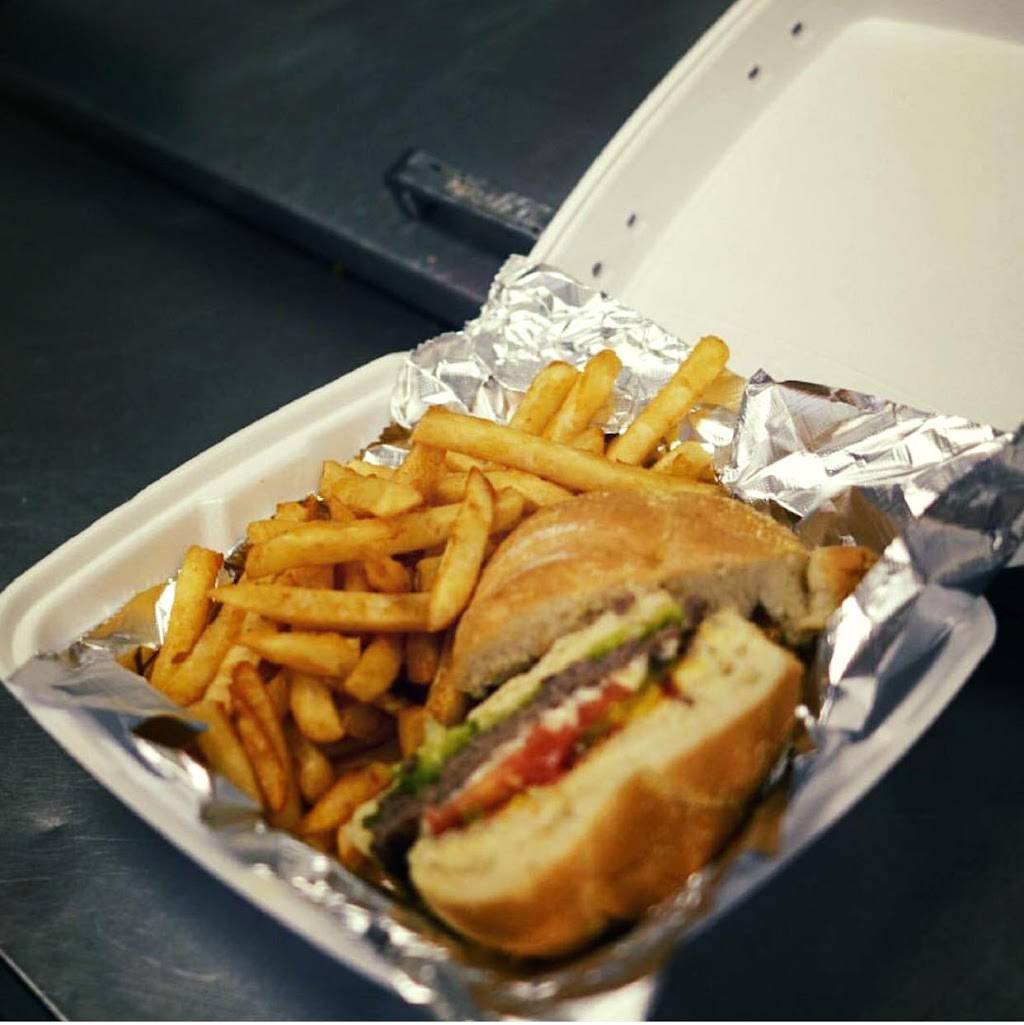 Mom & Pop Pizza & Subs | meal takeaway | 22775 Three Notch Rd, California, MD 20619, USA | 3018632500 OR +1 301-863-2500