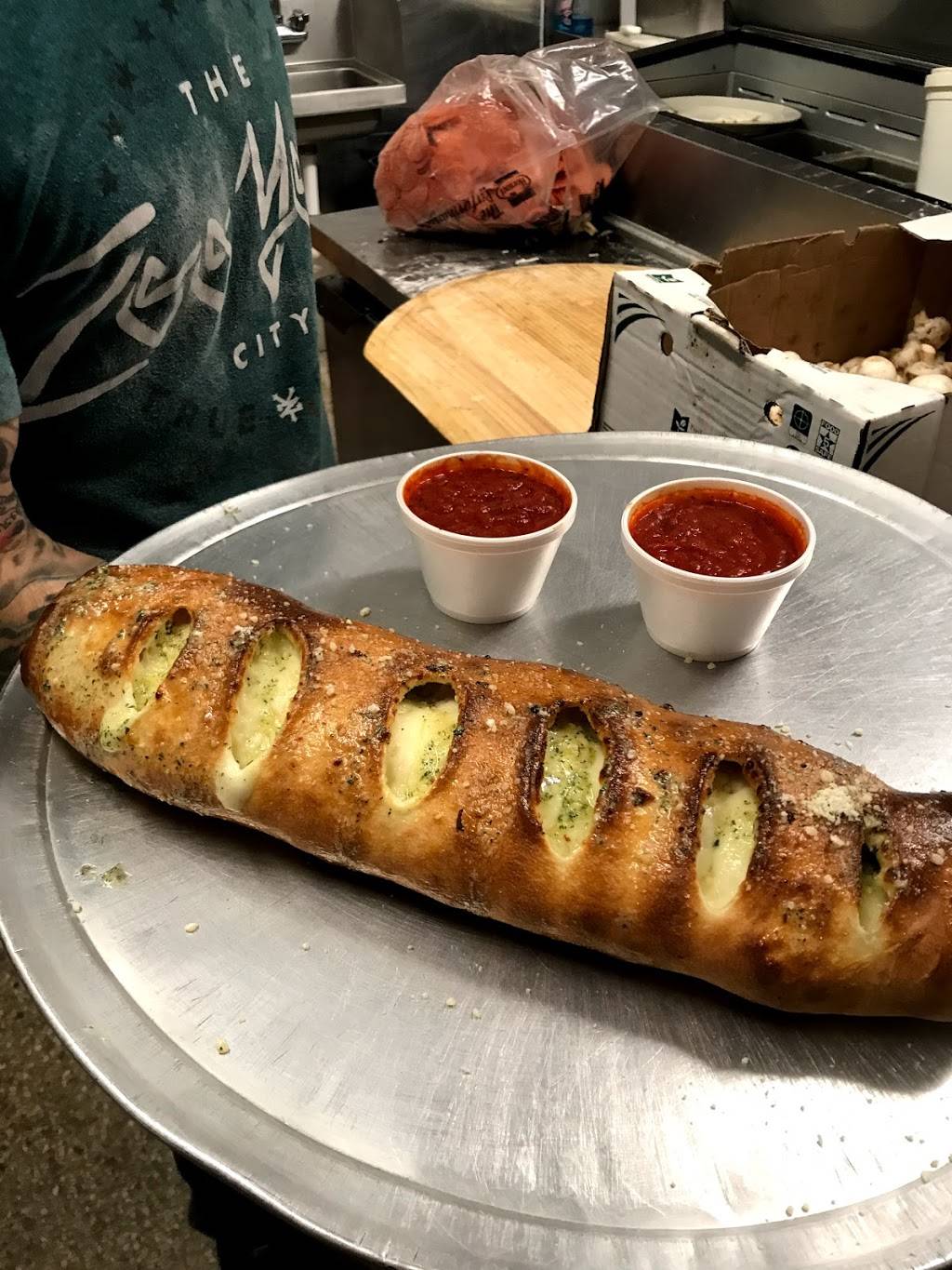 Neighbors Pizza | restaurant | 1112 Derbyshire Rd, Holly Hill, FL 32117, USA | 3862534411 OR +1 386-253-4411